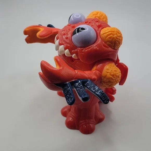 IMAGINEXT 2008 RED SPACE ALIEN EATING MONSTER 5" FIGURE TOY - Picture 4 of 10